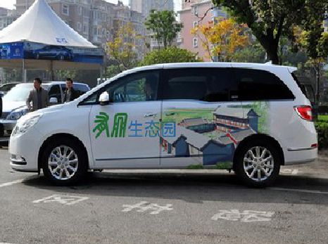 白玉户外车贴喷绘如何保持效果?